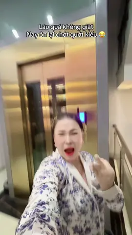 Cô ấy tốt hơn em à?😂#xuhuongtiktok2025 #thinhhanh #mechongcotienmientay #mechongnangdau #cotienmientay @Chú Tín @Út Huỳnh 