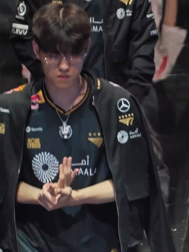 Sàn runway này là của anh 🤌 @Incredible🐶 #Oner #오너 #MunHyeonjun #문현준 #T1WIN 