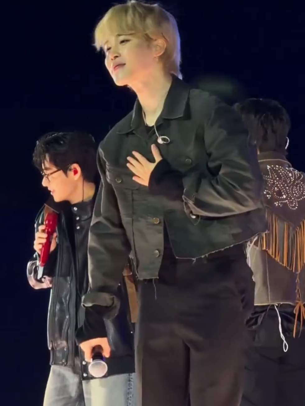 I'm happy too seen her smile 🤎🥹 #taehyung #jin #jimin #btsarmy 