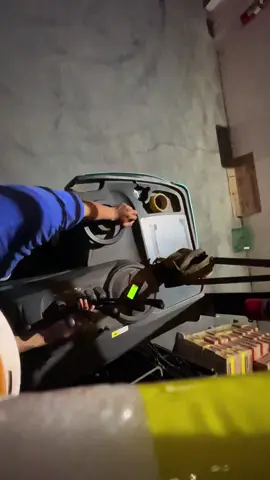 Penak yo dadi koe 🤔 #fyp #operatorforklift #reachtruck #warehouse 