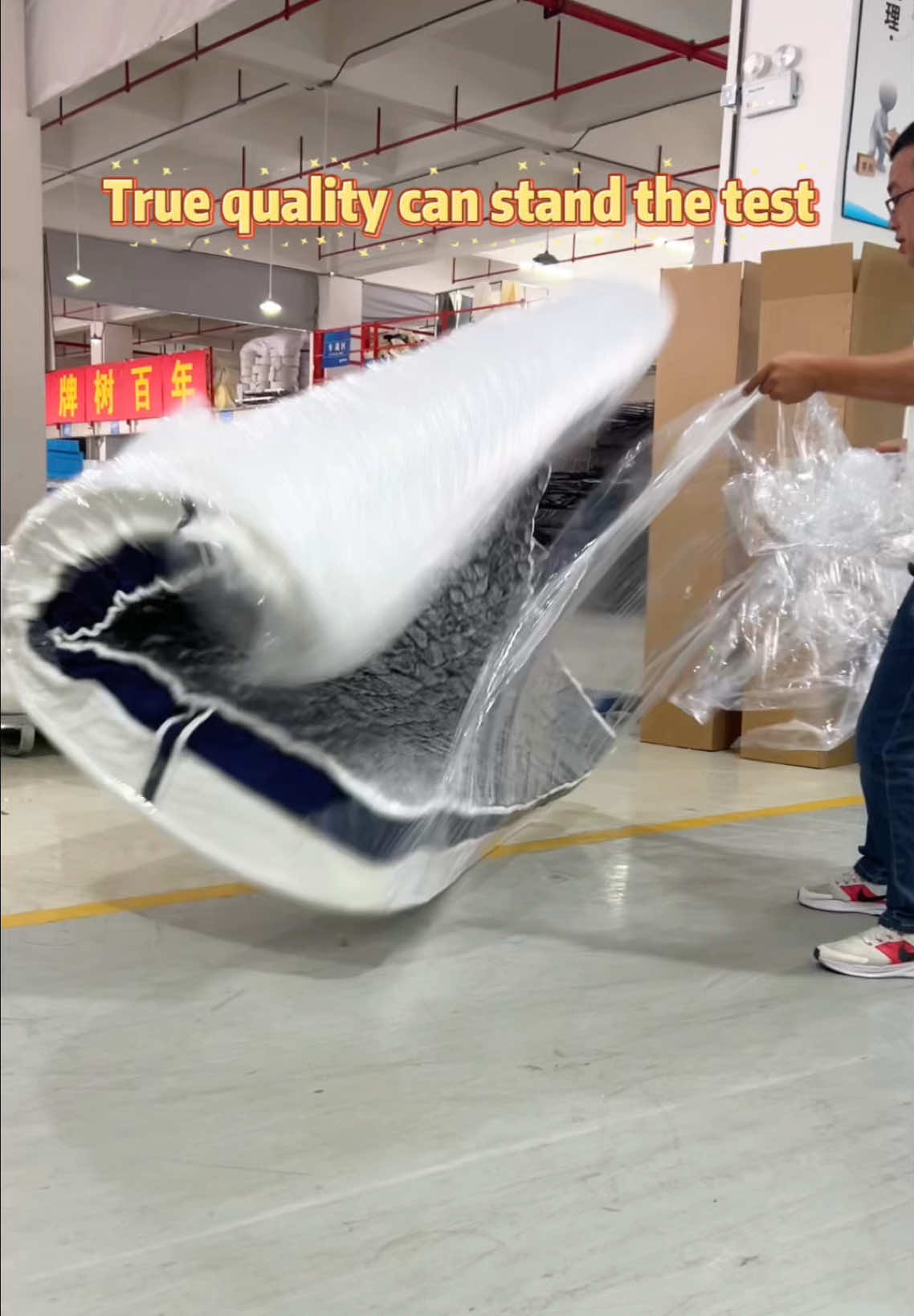 Why so many people like this compressed mattress? Follow me to know more  #sourcefactory #mattress #b2b #furniture #mattressinabox 