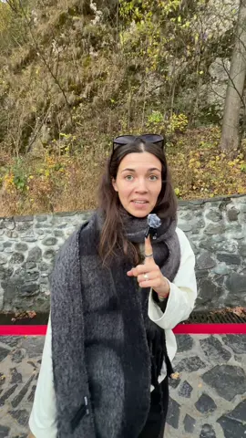 PubliInvitación. Mientras visito el Castillo de Bran te cuento la historia del verdadero conde Drácula: Vlad III de Valaquia (el empalador) Gracias @Airhopping por haber organizado uno de los mejores viajes que he hecho en MUCHO tiempo 🫂