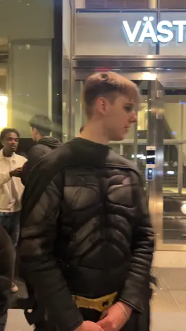 Stockholms halloween utklädnader levererade inte #fyp #stochkolm #riddler #batman #foryou 