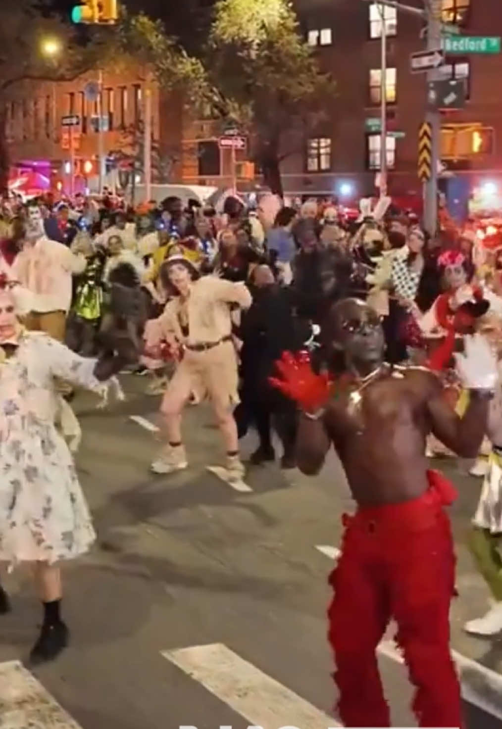 מחזה מרהיב: מצעד ליל כל הקדושים בניו יורק במחווה לשיר ״Thriller