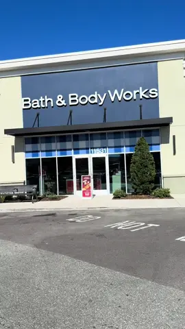 Getting ready 🎄 #bathandbodyworks #bathandbodyworkshaul 