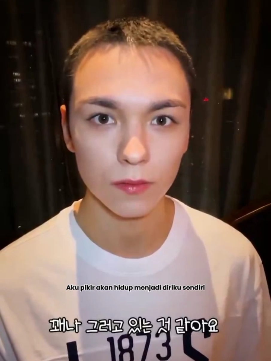 Happy Birthday from Vernon to All Carat, Woozi & The8 with November Birthday Vernon T Type 😆😆😅 #Vernon #The8 #Woozi #SEVENTEEN #CARAT 