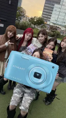 AtHeart 앳하트 [Plot Twist (English ver.) (Remixes)] ♫•*¨*•.¸¸♪ OUT NOW ✩°˖💙⋆˚𖦹 ⇄ ◃◃ ⅠⅠ ▹▹ ↻ Melon 🎧 https://www.melon.com/album/detail.htm?albumId=12185252 Flo 🎧 https://www.music-flo.com/detail/album/445132684/albumtrack Genie 🎧 https://www.genie.co.kr/detail/albumInfo?axnm=86890881 Bugs 🎧 https://music.bugs.co.kr/album/20766000?wl_ref=list_ab_01_ab Vibe 🎧 https://vibe.naver.com/album/35442336 #AtHeart #앳하트 #Plot_Twist #PlotTwist_English #PlotTwist_Remix