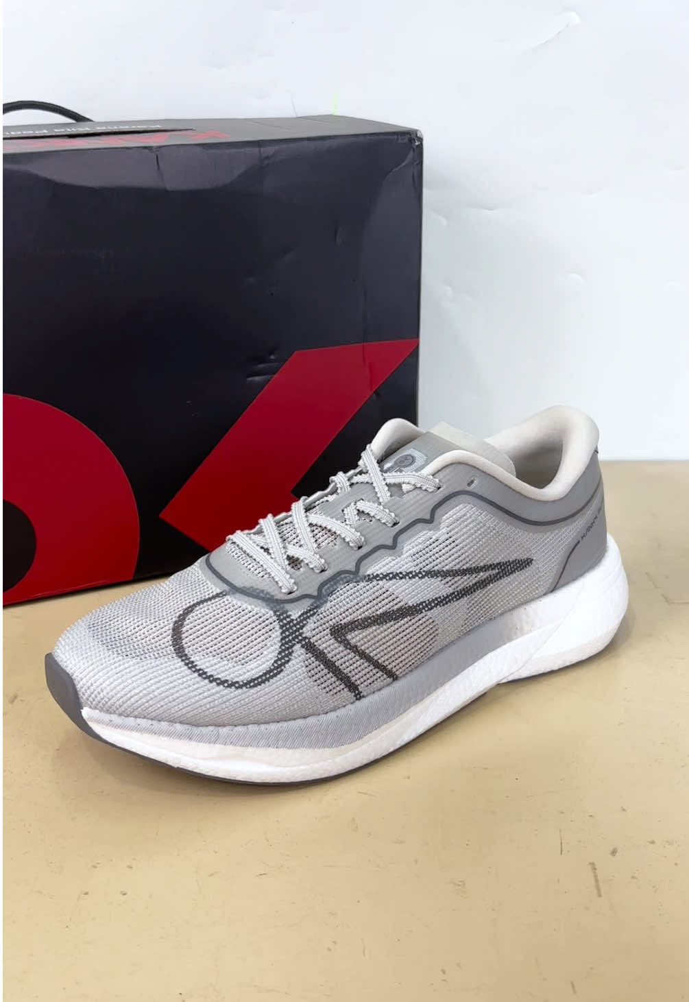 Sepatu running terbaru dari Kanky: Shingen V2. Breathable, ringan, empuk, harga terjangkau. Gak janji stoknya bakal ada terus. Gas sekarang! #kanky #sepaturunning #sepatulari #sepatuolahraga #sepatupria 