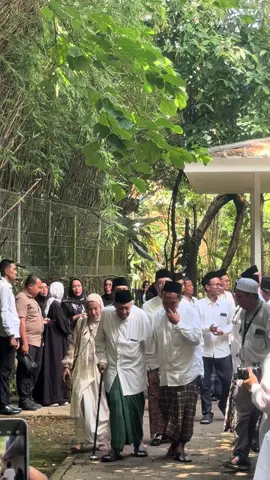 Aku hanyalah pendosa yang berharap dapat menemukan cahaya syafaat melalui bimbingan para kyai alim ulama Ya Allah 🤲 #ngaji #kajianislam #quraishshihab #gusbaha 