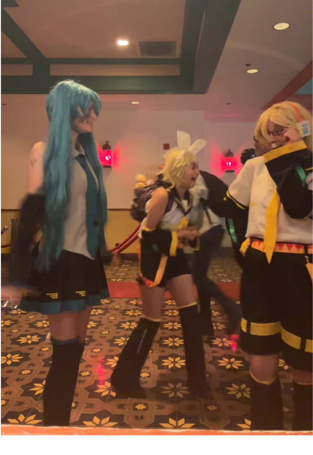 Dead Vocaloids!  Miku: @𝓡𝓾𝓫𝔂 💀🤞  Rin: @Mochi!!  #vocaloid #cosplay #vocaloidcosplay #kagaminelen #vocaloidkagaminelen 