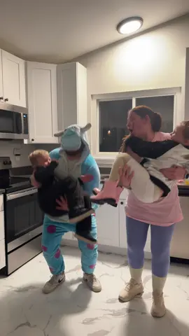 Bringing out my inner child every day #realisticmomlife #realisticdayinthelife #realisticdayinmylife 