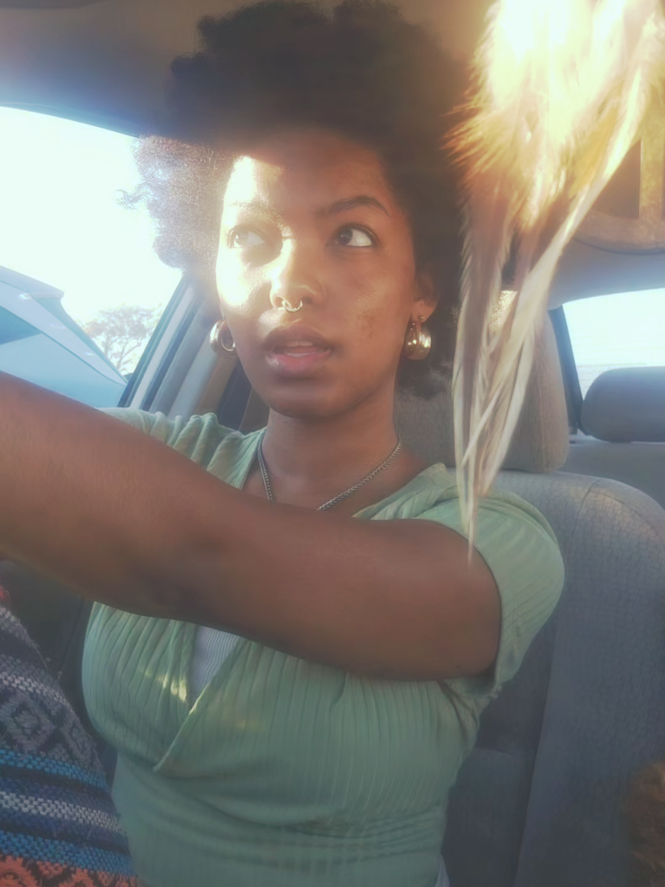 happy november 1st 🍁 #yogaoutfit #sagegreen #november #afro #earthyblackgirl 