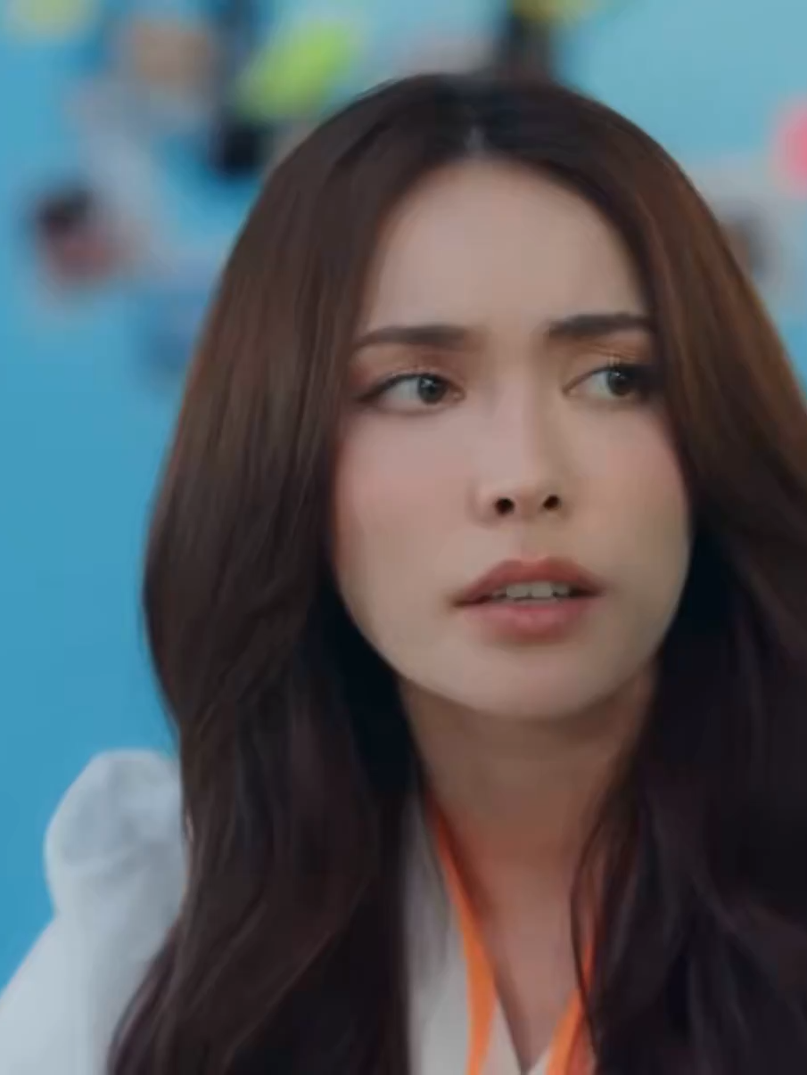 Plu: If you're Tikka's ex, they shouldn't be following each other on Instagram, right? Ray: Yeah, that's right. And exes are the worst. //Boss Phlu's skills are amazing. He did it@engfa32 @itscharlotty #engfawaraha #charlotteaustin #อิงฟ้ามหาชน #ชาล็อตออสติน #englot #UnlimitedLoveEP4