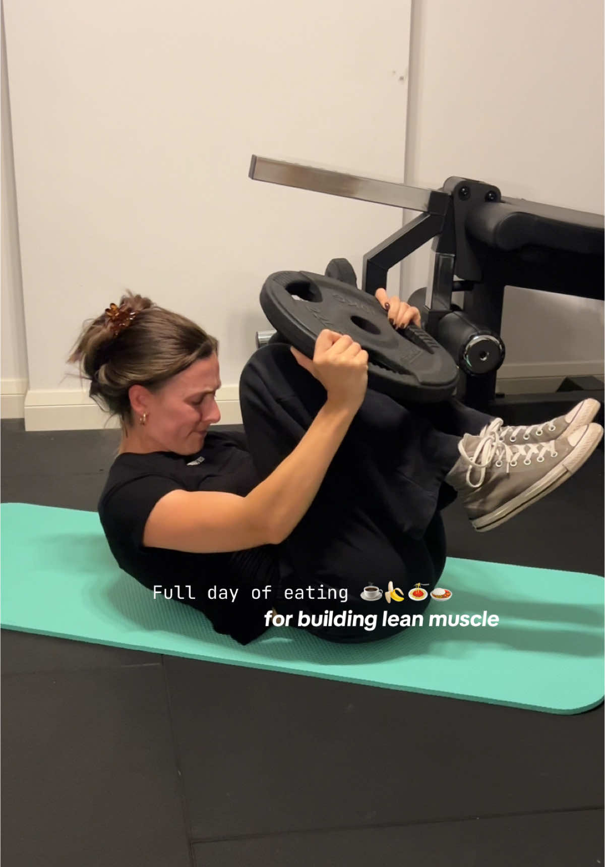 176g protein 🥩 / 230g carbs 🍌 / 35g fats 🥑 My focus is always hitting my calories and protein (or above protein like I have here). I have a different mix of carbs and fats every day, this day was low on fats as I usually like to have atleast 50g ✅ #fulldayofeating #whatieatinaday #highproteinmeals 