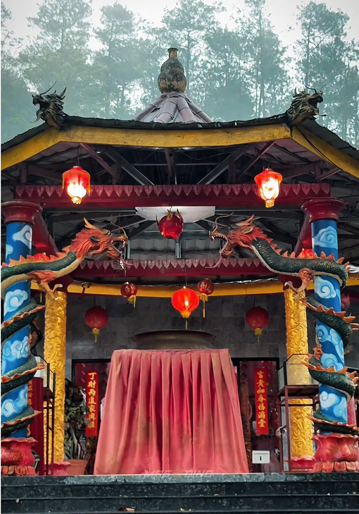 Suasana asli terkini Keraton Gunung Kawi, kondisi gerimis makin menambahkan aura mistis hehe  Rahayu Sederek Sedoyo 🙏 #fyp  #candi  #mataram  #majapahit  #spiritual 