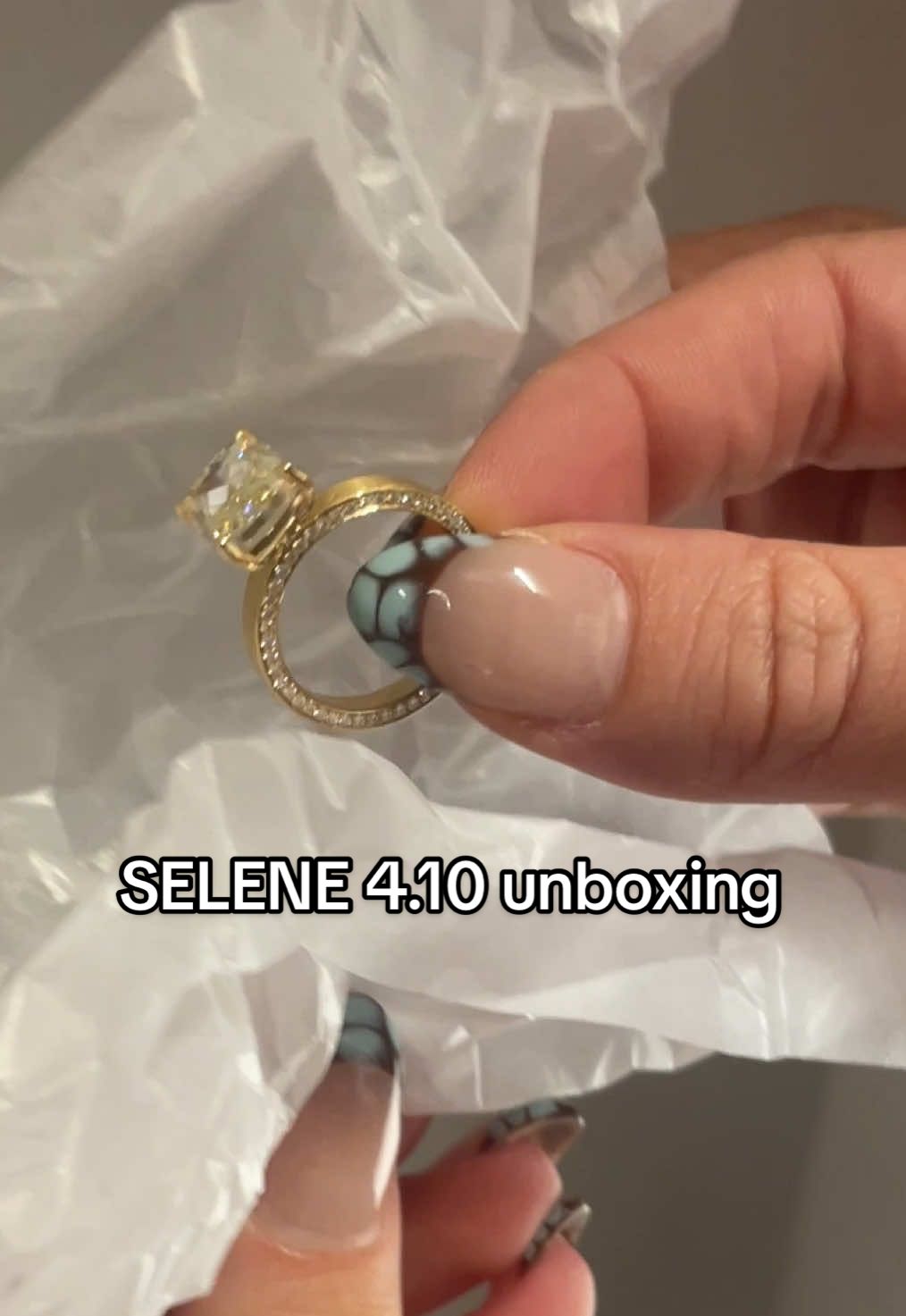 *NEW* in stock engagement ring 💌 ~ Diamond Info: 4.10 crt Cushion Modified Brilliant Diamond Color: WX Diamond Clarity: VS2 Diamond Dimension: 9.23 x 8.06 x 5.58 mm #yellowdiamond #cushioncut #lightyellow #butteryellow 