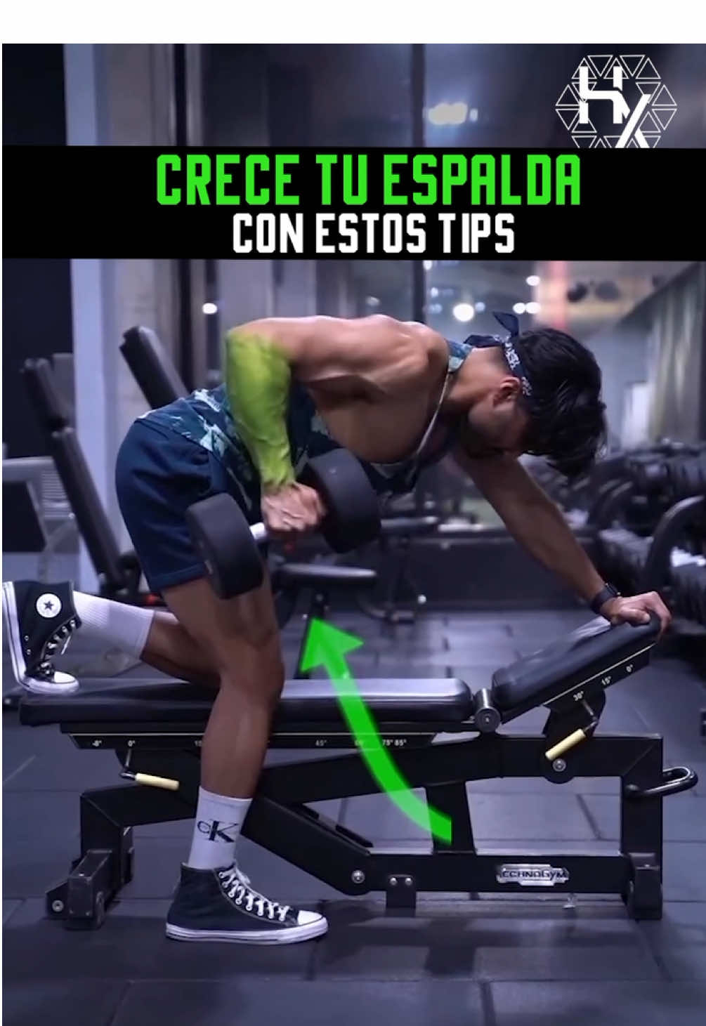 💪 Tips para Aumentar Músculo en el Gym 🥩 1. Come más proteína ✅ Asegúrate de consumir suficiente proteína diaria (1.6–2.2g por kg de peso corporal) para favorecer la síntesis muscular. 🏋️ 2. Entrena con pesos progresivos 📈 Aumenta la carga poco a poco. Apunta a una sobrecarga progresiva real, sin comprometer la técnica. ⏱️ 3. Descansa entre series 😌 60 a 90 segundos entre series permite recuperarte sin perder tensión muscular. Para ejercicios pesados, hasta 2 min. 🛏️ 4. Duerme al menos 7–8 horas 😴 El descanso es donde ocurre la verdadera recuperación muscular. Sin buen sueño, no hay crecimiento. 📆 5. Entrena cada grupo muscular 2 veces por semana 🔁 Distribuye tu rutina para trabajar todos los músculos al menos dos veces. Mejora la síntesis de proteínas. #espalda #back #row #lats #fuerza            