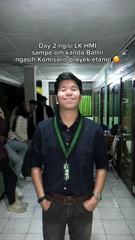 Om kanda don Bahlil baik banget tau, gapernah korupsi, gapernah monopoli minyak, gapernah ngerusak lingkungan, kalo minum juga ngikutin adab Rasulullah. Bismillah komisaris 🥰