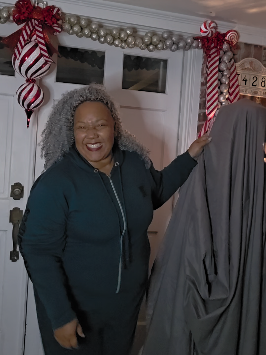 Show me your decor! #kitchenatcoleymanor #christmasdecorating #christmaswithflavor 