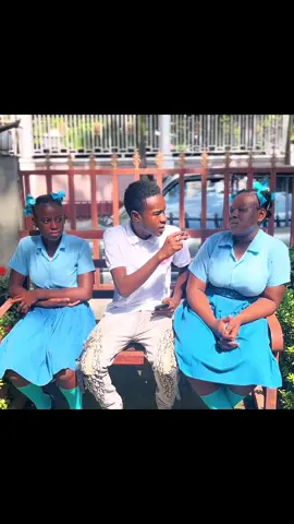 Élèves yo kap pale anglais 🧐#fyp #viral #viralvideo #lekolhaitian #okaplakayanm😍 