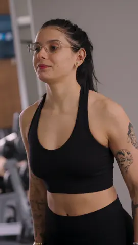 A boiadeira também treina, viu? 💪🐎 E depois do treino, a zona T grita! Mas agora eu tenho a solução: a nova espuma Air Foam da @ceravebrasil. Limpeza suave, controle da oleosidade por até 8h e 24h de hidratação, tudo isso sem agredir a pele e desenvolvida com dermatologistas. Skincare que entende até quem sua no agito da academia! 💙 #CeraVeAirFoamBR #CeraVeSkinCare #Publicidade