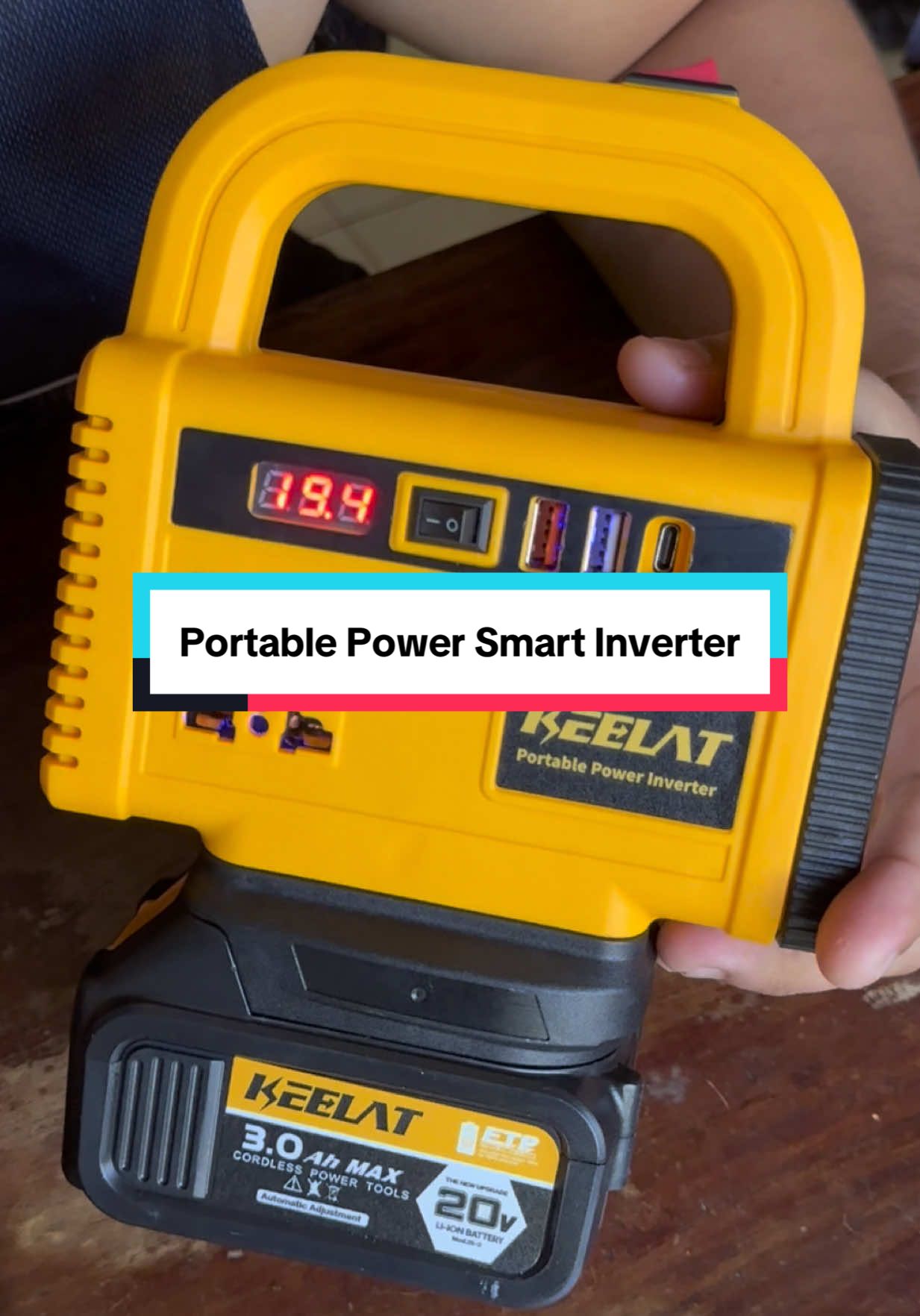 Ito nga pala yung bagong labas ni KEELAT na Portable Power Inverter with Flashlight 150W Power Generator #keelat #portablepowerinverter #powerinverterwithflashlight #powergenerator #campinglight 