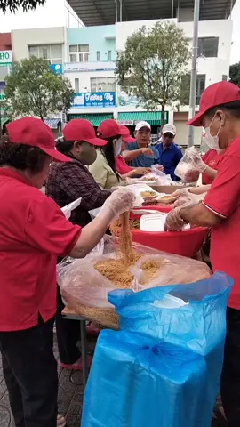 Người lỡ đường  Ta lỡ bước  Phước luôn đi ngược  Ta luôn gieo hạt thiện lành  Mai này cội đã lên xanh  Đắp bồi công đức để dành mai sau 🙏🙏🙏