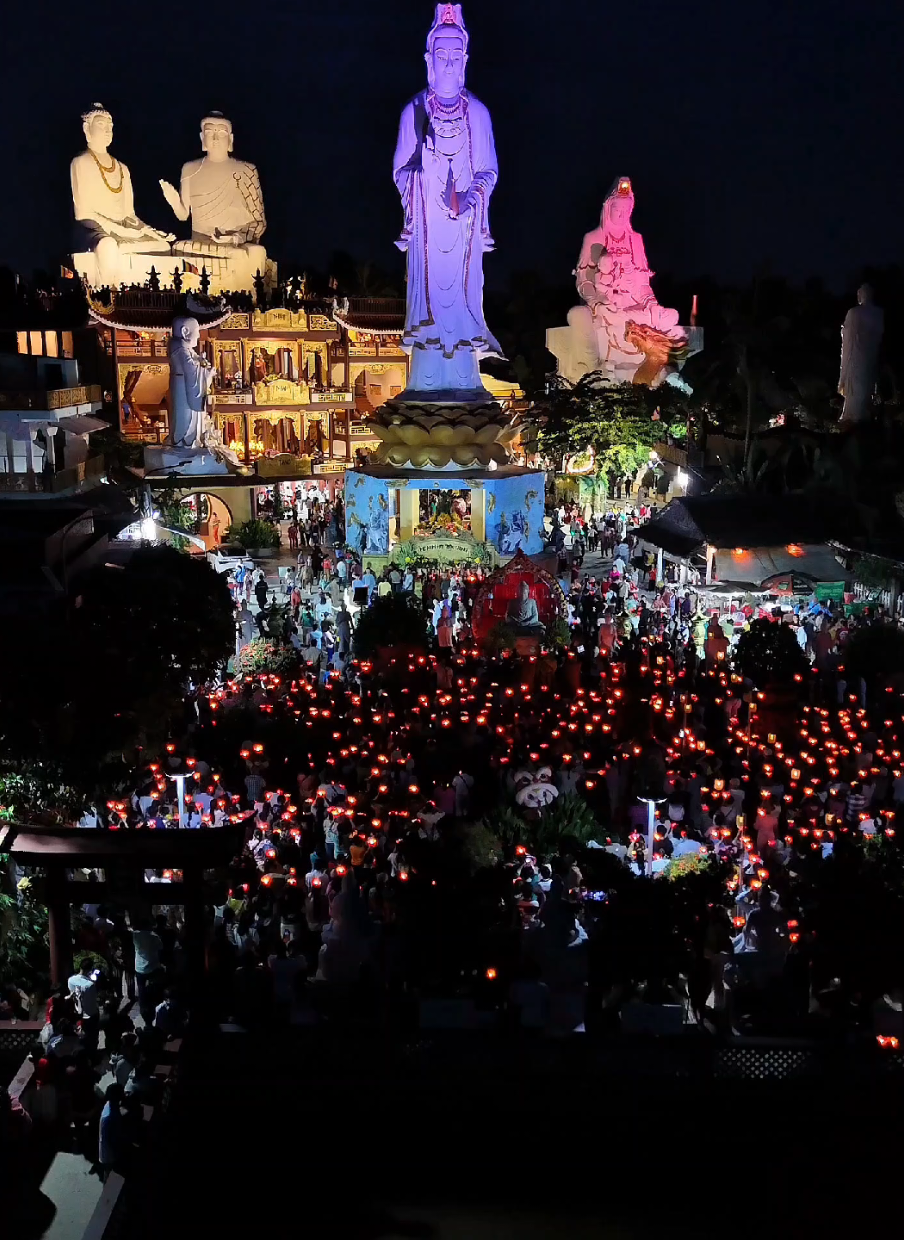 Kính mời quý Phật tử, bà con gần xa !  Cùng trở về chùa Mẹ Nam Hải Tiền Giang tham dự  🎇Lễ Hội Quan Âm Nam Hải Tiền Giang🎇 Kính thưa quý Phật tử gần xa ! Để tưởng niệm ân đức cao dày của Đức Mẹ Hiền Quan Thế Âm nhân Lễ Vía Bồ Tát Quan Thế Âm  Chùa Liên Hoa ( Mẹ Nam Hải Tiền Giang) thành tâm tổ chức Lễ Hội Quan Âm vào ngày Ngày 7- 8 & 9 tháng 11 năm 2025 ( nhằm ngày 18-19 - 20 tháng 9 âm lịch năm Ất Tỵ  )  Kính mời quý Phật tử gần xa cùng về tham dự và cầu nguyện Bình An  Nam Mô Hoan Hỷ Tạng Bồ Tát Ma Ha Tát Chương Trình Lễ Hội Quan Âm  + Thứ 6 Ngày 7-11-2025 ( Nhằm Ngày 18-9 Ất Tỵ )  - 18 giờ Lạy Ngũ Bách Danh ( 200 lạy cuối ) + Thứ 7 Ngày 8 tháng 11 năm 2025 ( nhằm ngày 19- 9 Ất Tỵ  )  - 8h30 Phóng Sanh  - 9  giờ Tụng Kinh Phổ Môn + cúng ngọ  - 18 giờ Lễ Thắp Hoa Đăng Cầu Bình An  + Chủ Nhật Ngày 9 tháng 11 năm 2025 ( nhằm ngày 20-9  Ất Tỵ )  - 9 giờ Lễ Quy Y Tam Bảo  - 18 giờ Lễ Tụng Kinh Phổ Môn Cầu Bình An  Địa chỉ : Chùa Liên Hoa ( Mẹ Nam Hải Tiền Giang) - ấp Tân Hòa - xã Bình Ninh - tỉnh Đồng Tháp mới  ( xã Xuân Đông - huyện Chợ Gạo - tỉnh Tiền Giang cũ )#miếuvạnphước #mieuvanphuoc #menamhaitiengiang #mẹnamhảitiềngiang #menamhaitienggiang 