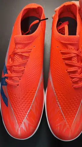 🎬 Zoom cận cảnh — đôi này đúng kiểu “nhìn thôi là muốn xỏ ngay”! 🔥 🧨 New Balance Furon V8 Elite TF – phối đỏ rực trend cực cháy sân 💥 Nhẹ – ôm – bứt tốc, cảm giác bóng cực nhạy, chuẩn form sân cỏ nhân tạo luôn nha ⚡ Ai mê tốc độ, đừng bỏ qua em này 😎 Size 39–45 — đủ để anh em ra sân “cháy” cùng đồng đội! ⚽️ #NewBalance #FuronV8Elite #GiayBongDa #Shingoaoi #TF  