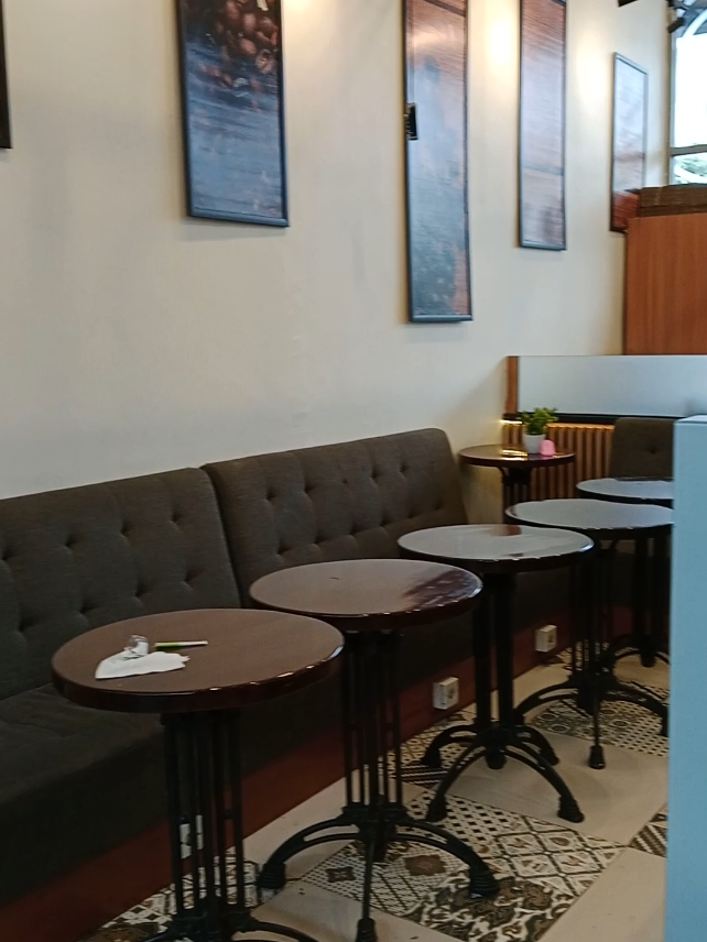 Klik lokasi yg aq sematin, klik beli, klik bayar, tunjukkan barcodenya di kasir. Bisa ditukarkan maksimal 60 hri stlh order. Untuk lihat barcodenya, klik toko di kiri bawah, klik pesanan di kiri atas, klik tukar nanti akan muncul barcodenya & tunjukin ke kasir.  #rotio #promorotio #rotiorestareasalatiga #rotiosalatiga #carabelirotiolewattiktok 