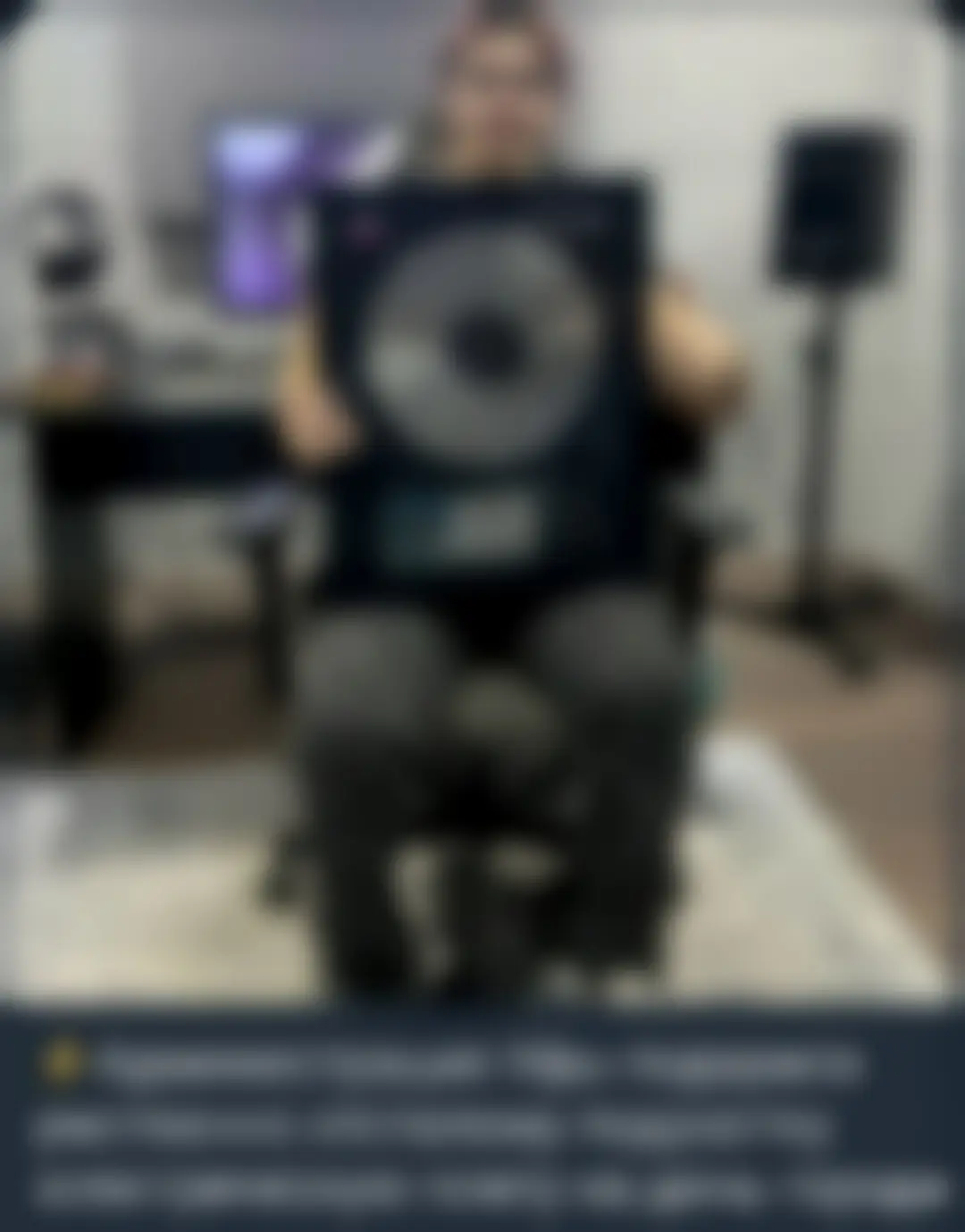 Число Грэма (англ. Graham's number) — гигантское число, которое является верхней границей для решения определённой проблемы в теории Рамсея. Является некоторой очень большой степенью тройки, которая записывается с помощью нотации Кнута. Названо в честь Рональда Грэма. Оно стало известно широкой публике после того, как Мартин Гарднер описал его в своей колонке «Математические игры» в журнале Scientific American в ноябре 1977 года, где было сказано: «В неопубликованном доказательстве Грэм недавно установил границу настолько большую, что ей принадлежит рекорд как наибольшему числу, когда-либо использовавшемуся в серьёзном математическом доказательстве». В 1980 году Книга рекордов Гиннесса повторила утверждения Гарднера, ещё больше подогрев интерес публики к этому числу. Число Грэма в невообразимое количество раз больше, чем другие хорошо известные большие числа, такие, как гугол, гуголплекс и даже больше, чем число Скьюза и число Мозера. Вся наблюдаемая вселенная слишком мала для того, чтобы вместить в себя обыкновенную десятичную запись числа Грэма (предполагается, что запись каждой цифры занимает по меньшей мере объём Планка). Даже степенные башни вида  � � � ⋅ ⋅ ⋅{\displaystyle a^{b^{c^{\cdot ^{\cdot ^{\cdot }}}}}} бесполезны для этой цели (в том же смысле), хотя это число и может быть записано с использованием рекурсивных формул, таких, как нотация Кнута или эквивалентных, что и было сделано Грэмом. Последние 500 цифр числа Грэма — это[источник не указан 599 дней] ...02425950695064738395657479136519351798334535362521    43003540126026771622672160419810652263169355188780    38814483140652526168785095552646051071172000997092    91249544378887496062882911725063001303622934916080    25459461494578871427832350829242102091825896753560    43086993801689249889268099510169055919951195027887    17830837018340236474548882222161573228010132974509    27344594504343300901096928025352751833289884461508    94042482650181938515625357963996189939679054966380    03222348723967018485186439059104575627262464195387. В современных математических доказательствах иногда встречаются числа, ещё много бо‌льшие, чем число Грэма, например, в работе с конечной формой Фридмана в теореме Краскала — так называемое TREE(3). #иванзоло #уфа #рекомендации #fyp #fypシ 