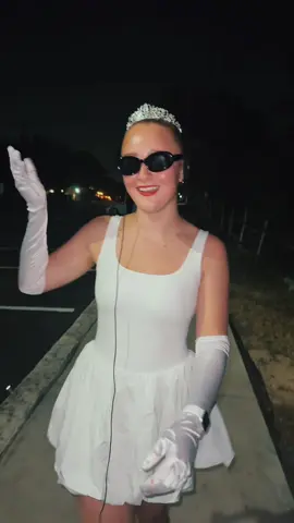 Dear Diary… I never thought I’d be running in a tiara  💌👑 #princessdiaries #runclubtiktok #halloweentiktok #halloweencostume #runtok 
