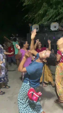 ကလို့ကောင်းနေမှ အောက်ကဓားပြကလက်ဖြန့်တောင်းနေတော့ စိတ်ကတိုပီလေ🤣#fypage #fyp #ရောက်စမ်းfypပေါ်😒myanmartiktok🇲🇲 #