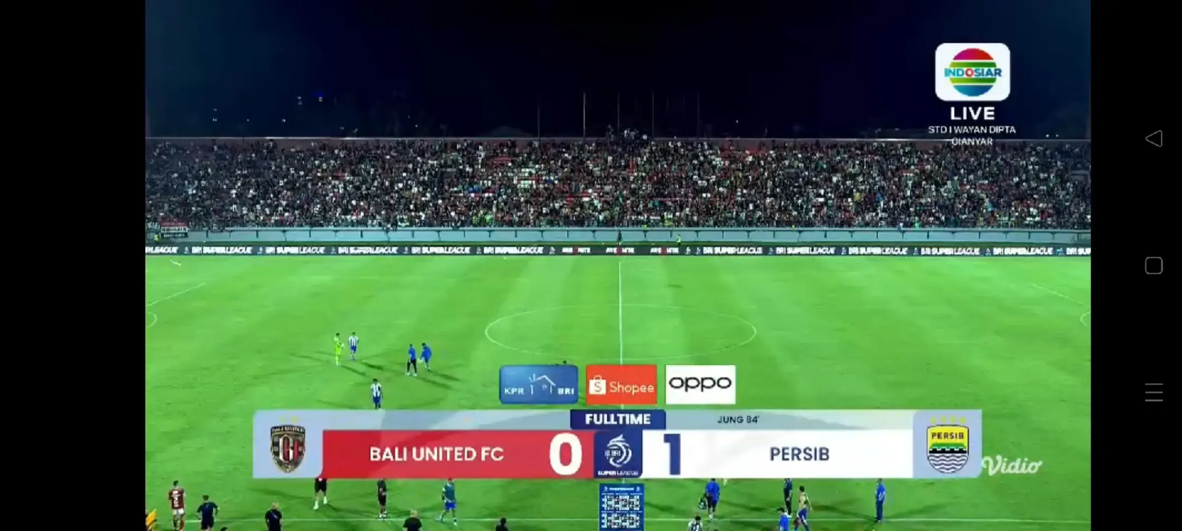 pertandingan yang sangat menarik hightensitasi tinggi ... sumpah demi apapun tiket 500k juga berani ini mh .  3poin dan masuk top 3 ... #persibbandung #persib 
