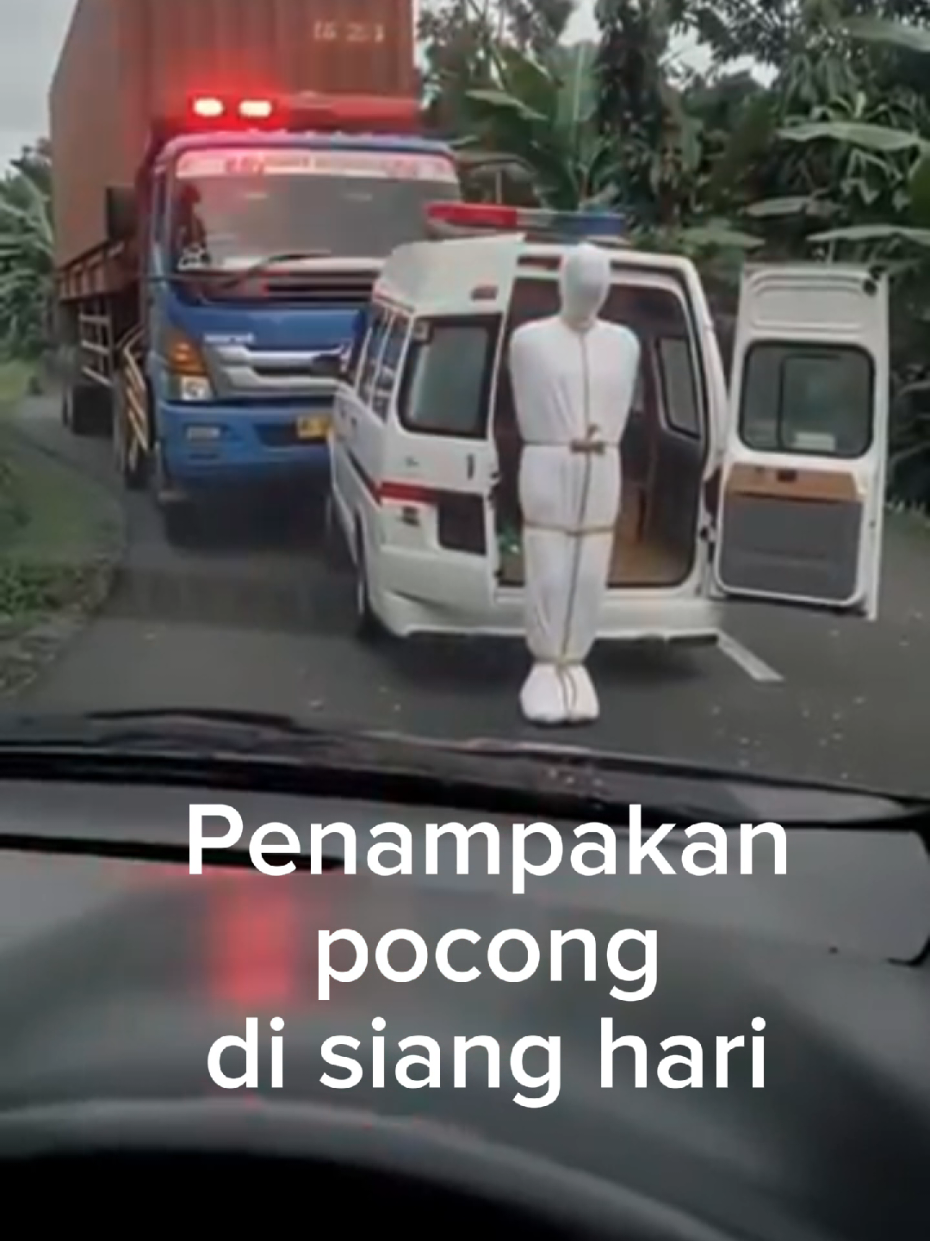penampakan pocong di siang hari... #fyppppppppppppppppppppppp #viralvideo #pocong 