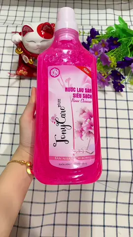 Nước lau sàn Tonycare giúp sàn sạch bong, sáng bóng, khô nhanh, không lo trơn trượt. Hương hoa ly thơm dịu nhẹ. Chai 1L mà chỉ hơn 10 cành thôi nha #tuyendang95 #nuoclausan #nuoclausannha #nuoclausanhuonghoaly #nuoclausantonycare 
