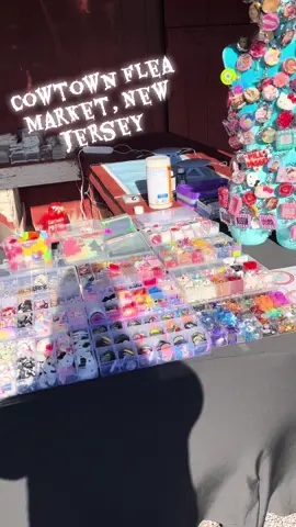 Whose in the New Jersey area, come and get you a Custom Junk Case made on the spot, located at #cowtownfleamarket #junkphonecase #junkcases #phonecase #theconnectqueen ~ I’m located near the 2nd barne outside, spot 627 (if you’re in 2nd barn, go to spot 119 and I’m behind those exit doors!) Hope to see you there 🫶🏽