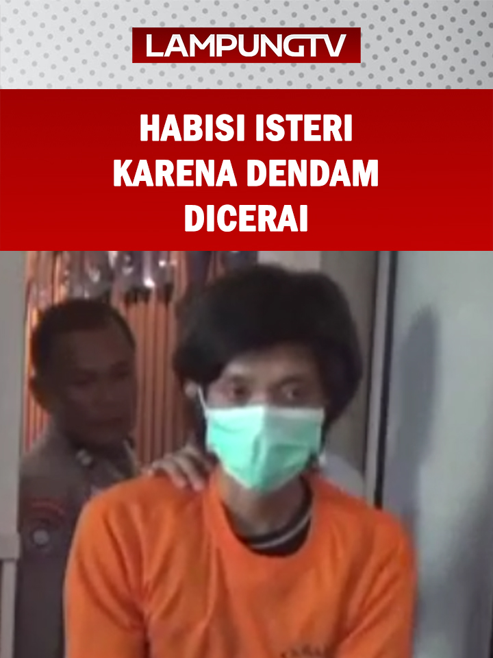 BANDARLAMPUNG (1/11/2025) – Seorang pria menghabisi mantan istrinya secara sadis di Perumahan Asri Mandiri, Jalan Latulengkara, Kelurahan Bumi Kedamaian, Kecamatan Kedamaian, Bandarlampung, Sabtu dinihari 1 November 2025 pukul 03.14 WIB. Korban bernama Tri Finalia, 30 tahun, ditemukan tewas bersimbah darah dalam kamar. Ia mengalami luka-luka mengenaskan akibat kepala dihantam cobekan dan leher sampai tubuh ditusuk membabi-buta hingga puluhan kali. Pembunuhan sadis ini terungkap setelah warga melapor ke polisi karena mendengar suara teriakan dari rumah Tri Finalia. Anggota Satreskrim Polresta Bandarlampung segera melakukan olah tempat kejadian perkara (TKP). Petugas menemukan barang bukti dua pisau dapur, alas cobekan, ulekan, dua anak kunci serta motor Honda Vario hitam. Polisi mendapati terduga pelaku pembunuhan berinisial BN alias Ayung, 34 tahun, beragama Budha, warga Jalan Ikan Tembakang, Telukbetung Selatan, Bandarlampung. Ia bersembunyi di kolong tempat tidur. Pria ini tidak lain mantan suami Tri Finalia. Wakapolresta Bandarlampung AKBP Erwin mengungkap motif pembunuhan karena pelaku dendam diceraikan Tri Finalia. Perceraian dilatarbelakangi tuduhan perselingkuhan dengan wanita idaman lain. BN mengaku sudah merencanakan pembunuhan. Tersangka masuk rumah dan kamar menggunakan kunci yang masih dia miliki. Ia mengambil dua pisai, alas cobekan di dapur untuk menghabisi mantan istrinya. Sempat cekcok mulut, pelaku menghantam kepala Tri Finalia dengan alas cobekan.  Leher dan tubuh korban dihujani tusukan hingga tewas seketika. Tersangka dijerat dengan Pasal 340 subsider Pasal 338 KUHP Tentang Pembunuhan Berencana,dengan ancaman pidana mati, penjara seumur hidup atau hukuman maksimal 20 tahun. @lampungtelevisi.com