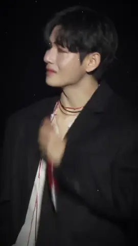 THƯƠNG TAETAE CỦA TUII LẮMM🥹🥹ĐÃ RẤT LÂU RỒI ANH KHÔNG ĐỨNG TRÊN SÂN KHẤU HÁT CHO ARMY NGHE NÊN CHẮC HẲN GIỜ ĐỨNG TRÊN SÂN KHẤU CHÀNG TRAI CỦA TUII XÚC ĐỘNG LẮM ĐÚNG KHÔNG🥰TAE LÚC NÀO CŨNG NGHĨ TỚI ARMY HẾT THƯƠNG ARMY HẾT SỨC LUÔN ÁAA😭😭😭#taehyung#kimtaehyung#bts 