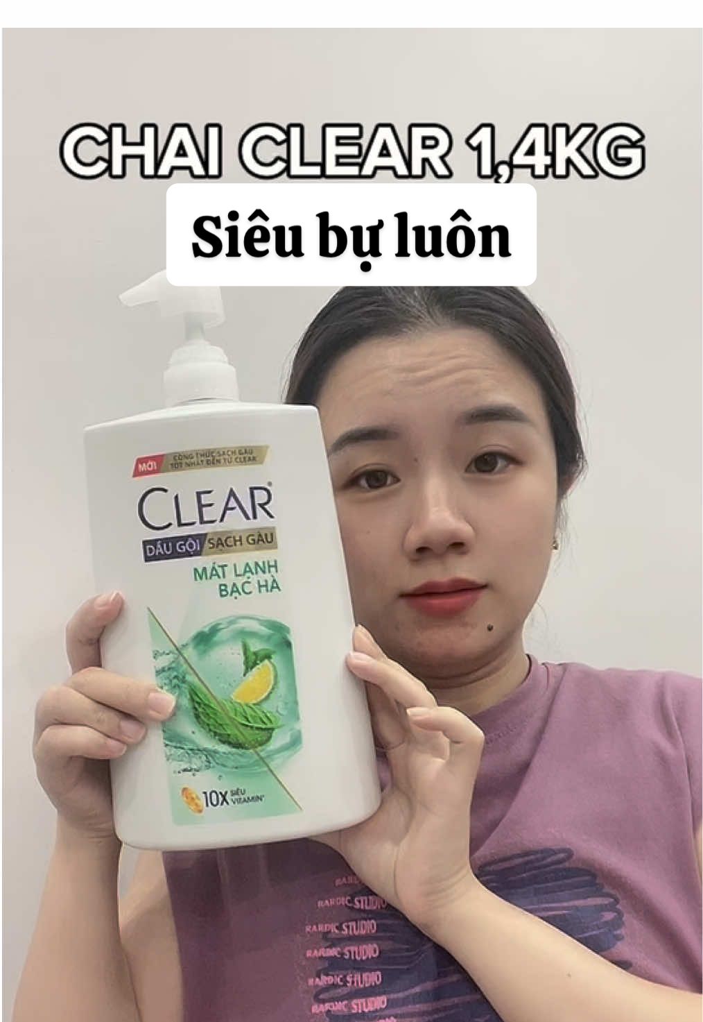 Có lười ra hàng thì mua chai 1,4kg này đi mí bà ơi #thaobenho #clear #clearbacha #hoptaccungunilever 