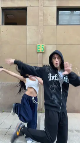 u-i-i-a-i 🐱 @LE SSERAFIM #kpop #fyp #kpopdancecrew #kpopitaly #spaghetti 