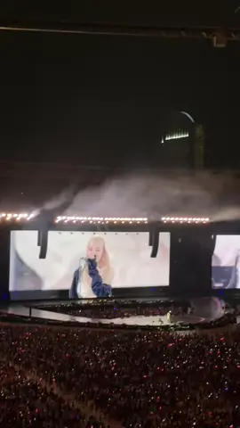 For the first time rosé live performing 'Number One Girl' in deadline concert🥺🤍😭 Indonesian Blink your are so luckyy🤍🤍#fyp #rosé #bp #numberonegirl #deadlineinjakarta 