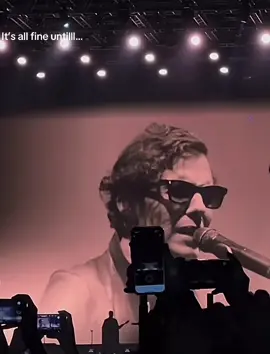 @cairokee @Amir Eid #حفلة #كايروكي_امير_عيد #cairokee #cairo_egypt #حكمه_الايام_ريڤو       31/10/2025 El Arena 