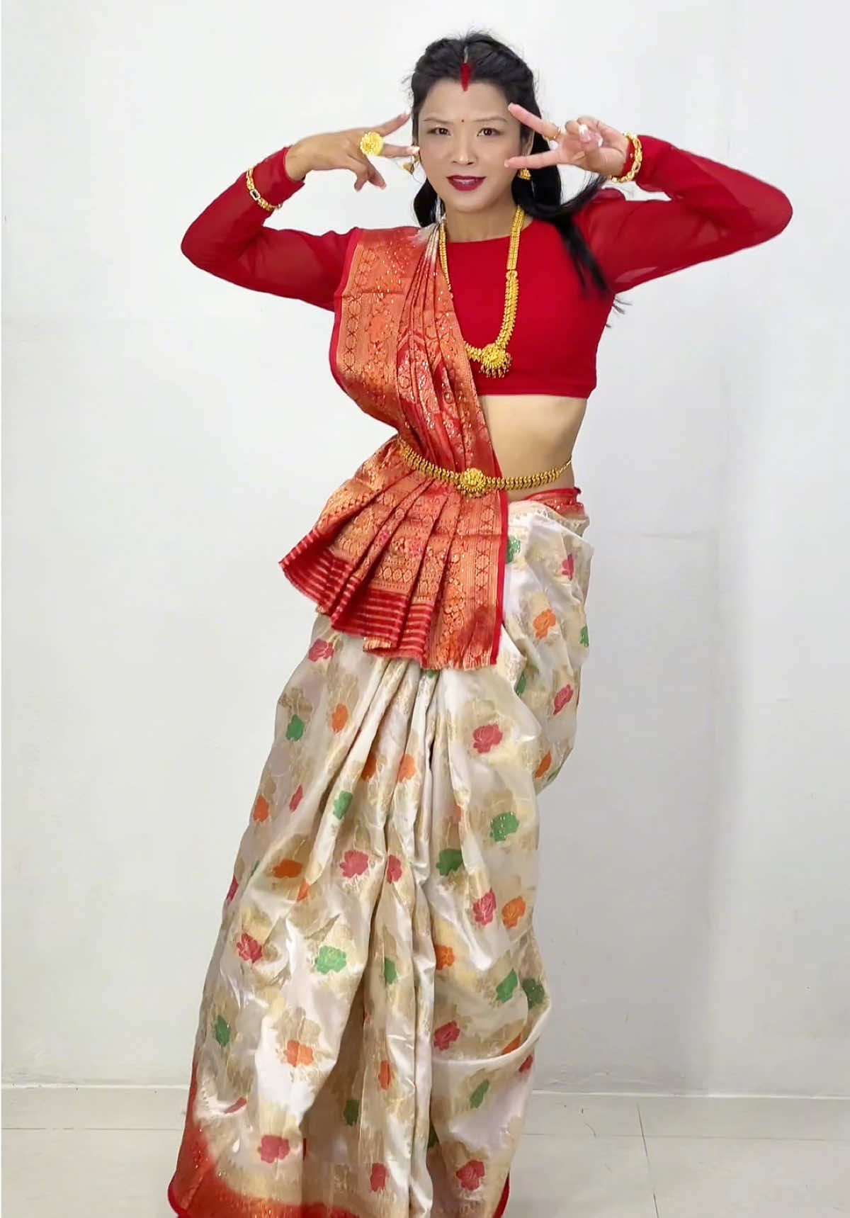 #Dola silk sari #White & Red mix #Double colour #Premium #wholesale #Bihey #Joda sari #Mangsir #Dolasari #Minaksahi work #Premium #Karunaz collection #Nbtc mall kalanki #Shop number 1045 #fyppppppppppppppppppppppp 