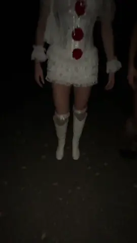 best costumes of the night #halloweekend #costume #pennywise #cavegirl 