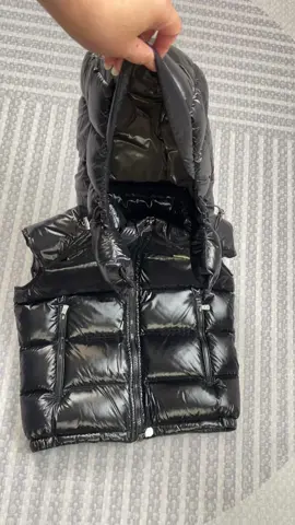 Moncler Bormes vest black very nice 
