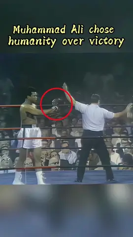 Moments of Muhammad Ali demonstrating humanity and glory.#boxing🥊