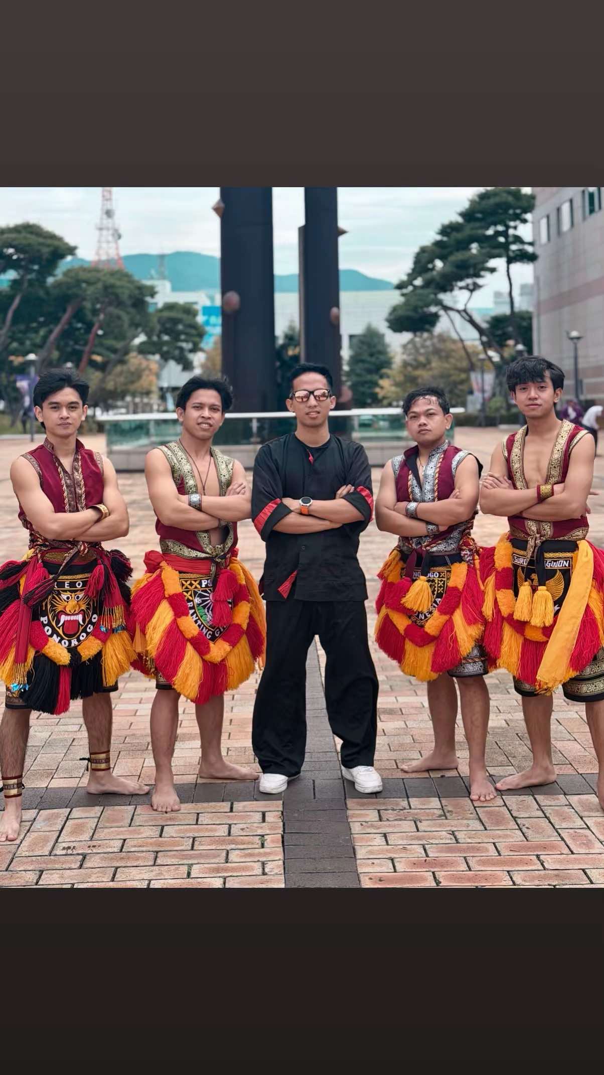 Merinding gak sih… Mimin aja merinding ngeditnya… 📹:@Lim 🇰🇷  Ketua :@ʟɪꜰᴇᴡᴏʀᴋ 🇰🇷 🐾  @Sgtstywn. @packekokendang @☠️🏴‍☠️ ɠơŋɖɛʂ ☠️🏴‍☠️ @Agasi Pirang🚩 @bengbengbukanwafer @dibalikuyab @hay_haytiko @Jerukk🍊🍊 @Neng sania @siska verra @topx @virreldaffa @bmyuda @Bukan Gitu Im~ @PAGUYUBAN BUMI REOG ( ANSAN ) @BOLO REOG WAEGWAN @BUMI REOG KOREA (DAEGU) @dwi_dewi_pesek🥰🇰🇷 @Gallery Ponorogo @HARIMAU TENGGARA @igjathil @KomunitasPonorogoJapan @km gpp rii? @rosiayupratiwi @Sugiri Sancoko @zaeny @ #reogponorogo #ponorogo24jam #singomudhokorea #festivalbudaya #mamf 