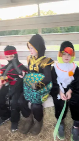 This is how country kids trick or treat in stile! #halloween #trickortreat #trailerload 