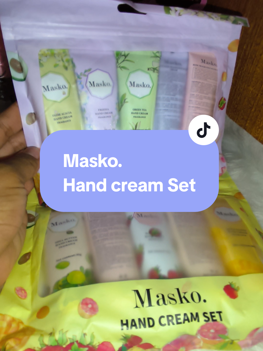 wag mo lang sulyapan magcheck out kna mi/sissy😉😊para masubukan mo na din#handcream #maskohandcream #handcreamset #handcare  #foryoupage 
